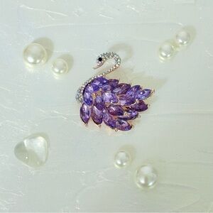 🦢elegant purple swan brooch